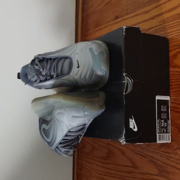 Nike Air Max 720 - Picture 2 of 5